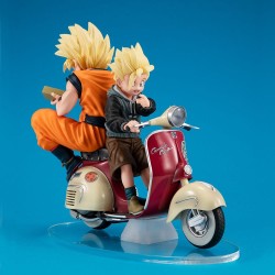 Statuette diorama 05 Desktop Real McCoy PVC Super Saiyan Son Goku & Super Saiyan Son Gohan & Motorbike 16cm Dragonball Z